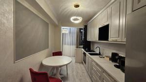 Book your Luxury Cozy Apartment in City Center Suceava