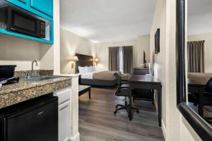 King Room - Smoking  room in Quality Inn & Suites Lafayette