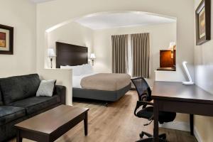 King Suite room in Quality Inn & Suites Lafayette
