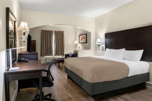 King Suite - Non-Smoking room in Quality Inn & Suites Lafayette