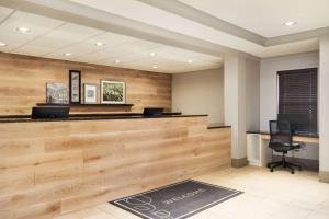 Country Inn & Suites by Radisson, St Cloud East, MN