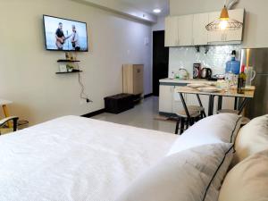 Spacious Minimalist Condo