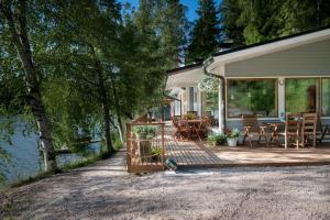 Lakeside Villa next to Nuuksio National Park, in addition Hot Tub and Breakfast