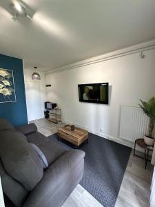 Studio calme proche de Lyon avec parking privé