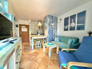 Apartment Didi with private garden, close to the Krk center 