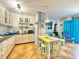 Apartment Didi with private garden, close to the Krk center 
