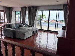 At home Sriracha Sea view