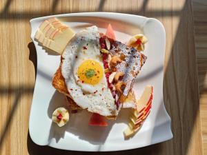 Hotel Alleyway Express