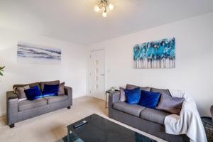 Cherry Banks 5 Bedroom and 3 Bathroom House