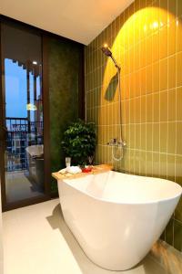 Homestay 1 ngủ Landmark Onsen Ecopark view hồ, sân gôn