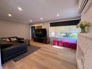 Newly refurbished House- SuperFast Internet - Thomastown