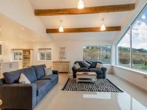 Hen House View 2 - Uk41551