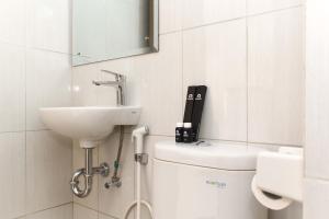 Comfortable Studio at Monroe Tower Apartment By Travelio