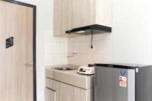 Comfortable Studio at Monroe Tower Apartment By Travelio