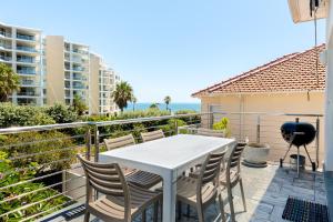 Sea Point Bliss - Access to Beach & Saunders Pool