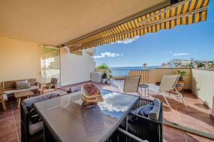 2 Bed Apartment, Big Terrace, Pool, Views + Beach!