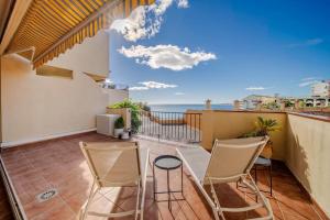2 Bed Apartment, Big Terrace, Pool, Views + Beach!