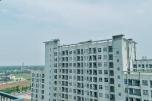 Homey and Comfy 1BR at Casa de Parco Apartment By Travelio