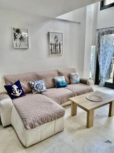 SeaHomes Vacations - Sabanell Dreamplace apt with PKG