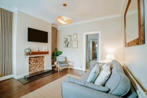 Newly Refurbished 3 Bedroom Townhouse Free Parking