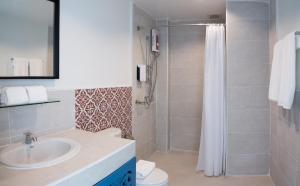 Maikhao Hotel, Phuket