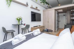 East City Studio Retreat at The Harri