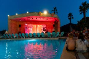 Campings Camping les Cigales : photos des chambres