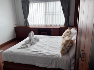 ATHome Sriracha near Koh Loy