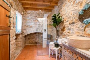 Almond Blossom Cottage 1