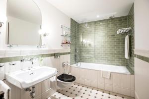 Deluxe Double Room with Lake View room in Grandhotel Giessbach