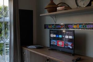 Lovely 2 bed in a secure complex with BBQ area