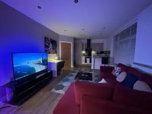 24-7 Secured City Centre Apartments with Free Underground Parking and WiFi - 伯明翰