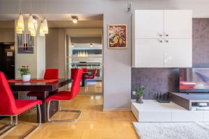 iLonkas Home 1 BDR with Workspace and Terrace