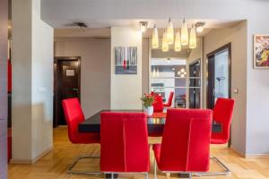 iLonkas Home 1 BDR with Workspace and Terrace