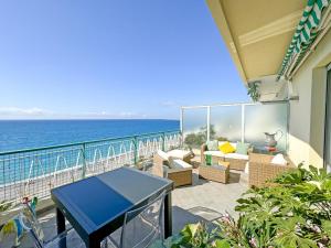 Breathtaking Rooftop Experience on Promenade