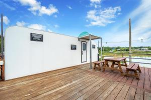 Goseong Jjun Camping Pension