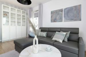 Elegancki Apartament w Centrum Gdańska z Klimatyzatorem i Parkingiem by Renters Prestige