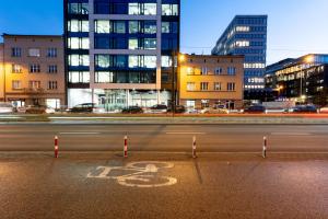 Mogilska Standard Apartment by BookingHost