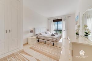 Golfers paradise - 2BR with garage and pool