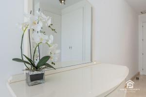 Golfers paradise - 2BR with garage and pool