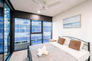 Central 2BR-2BA Resort-Style Retreat In Hamilton M21