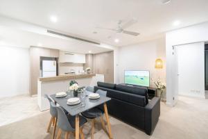 Central 2BR-2BA Resort-Style Retreat In Hamilton M21