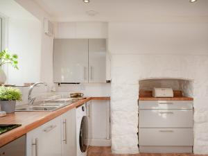 Harlequin Cottage