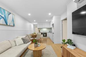 Chic East End Apartment
