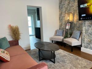 Stylish & Elegant 2-BR Flat In Greenwich London