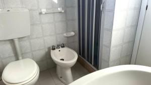 Fano, trilocale con terrazzino a 30mt dal mare - F006