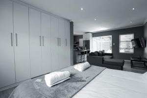 Milos Sky Grey Guest House - No Load shedding