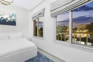 Lakeview Dubai Villa with Pool, Near Marina & Beach