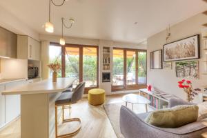 Charmant Appart, terrasse verdoyante, proche Paris