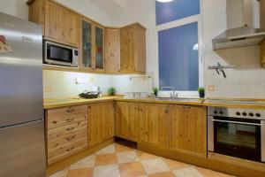 Standard Apartment by Hi5- Király Apartment